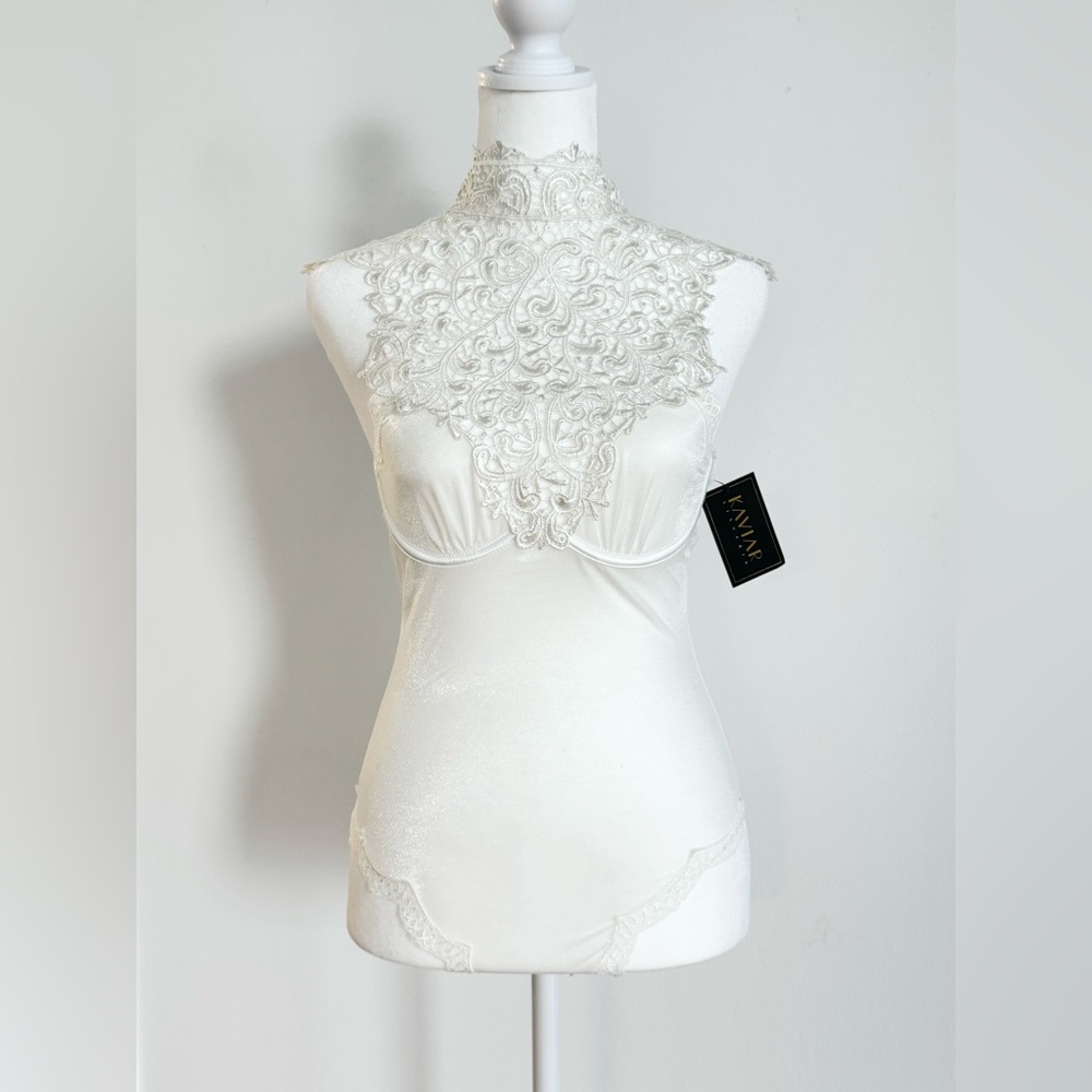 Kaviar Oh La La Cherie Whisper White Guipure High Neck Lace Bodysuit Small NEW